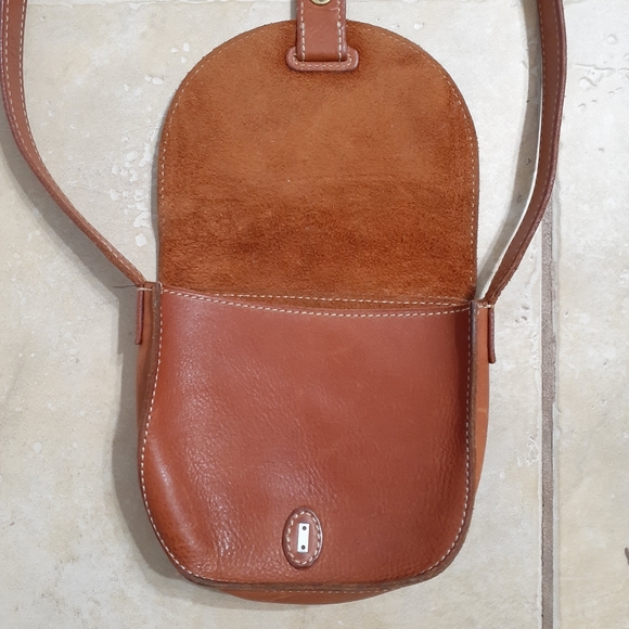 SOLD  Leather FOSSIL ~FREE w/ 2+ Bundle ! ✨❤ - Picture 3 of 6